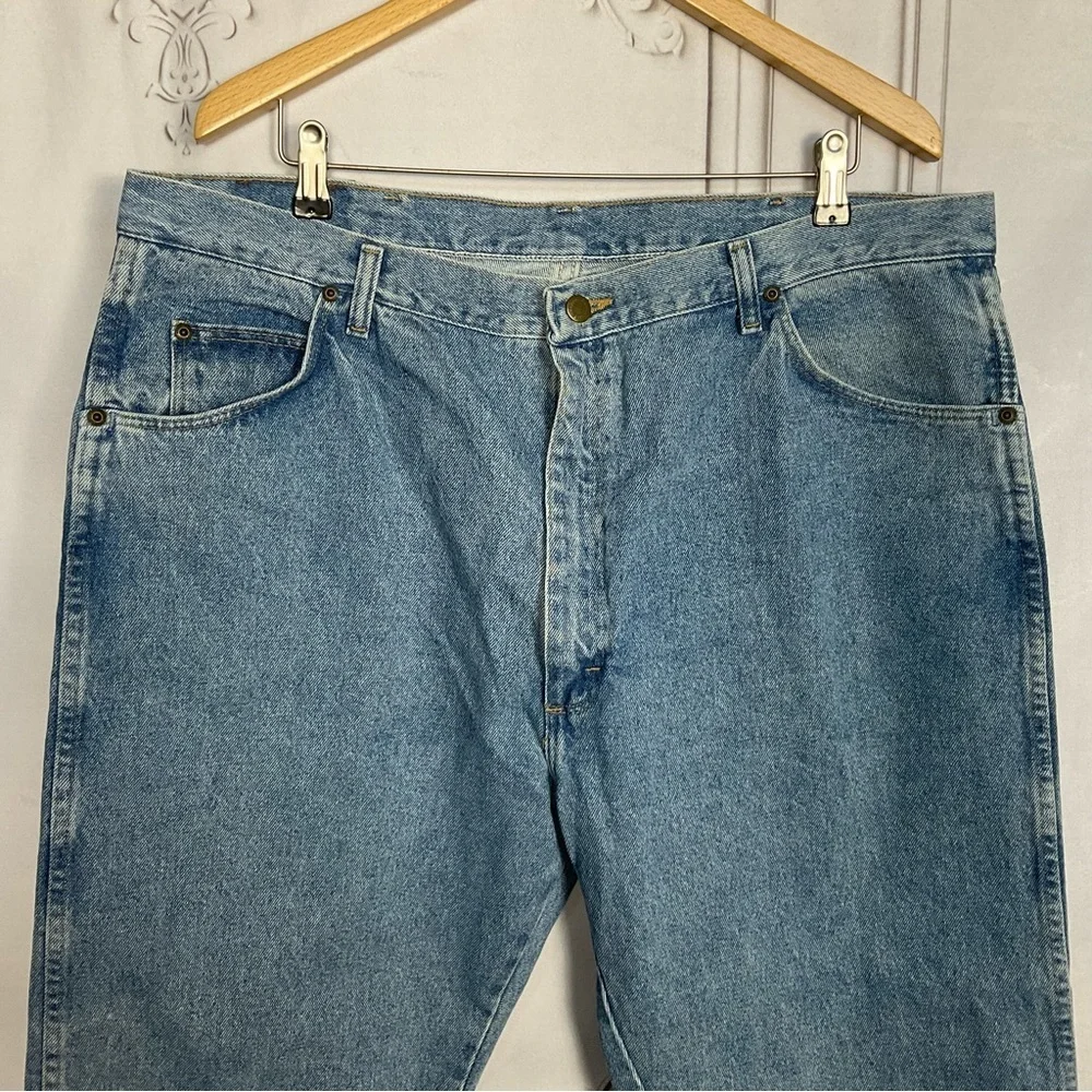 Wrangler Rugged Wear Light Wash Blue Jeans Men’s 42 x 30 Relaxed Fit Denim - Picture 2 of 6